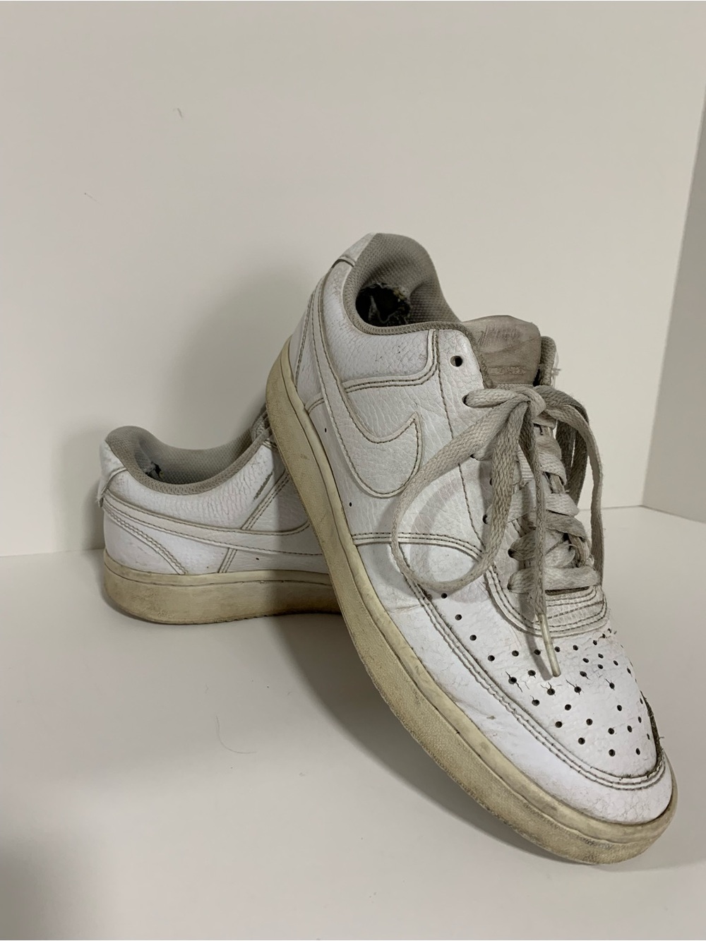 Nike court vision women’s 8 low top leather sneakers 306